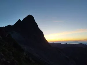 夜明けの槍ヶ岳が美しい