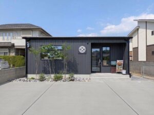 千葉市緑区の理容室かみんちゅの外観施工事例